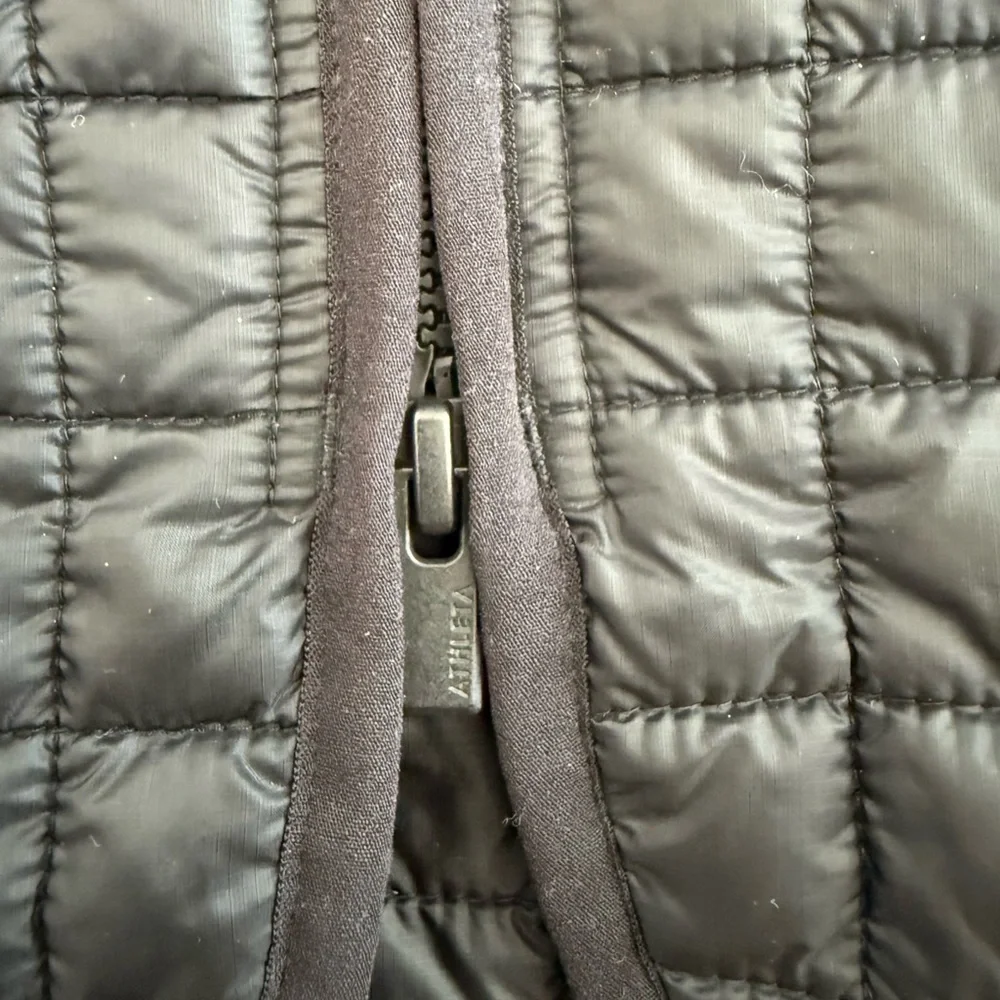 Athleta Quilted Jacket in Black - Picture 4 of 5